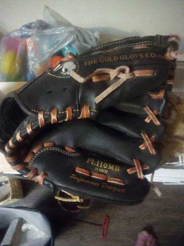 Used 2013 Rawlings Right Hand Throw Pitcher's Gold Glove Baseball Glove 11"