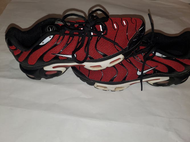 Men's Nike Air Max Plus Low Athletic Running Red Black Size 8.5 #604133-408