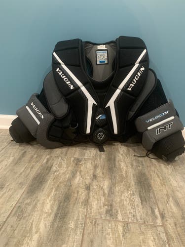 Vaughn Velocity V9 Intermediate Goalie Chest Protector