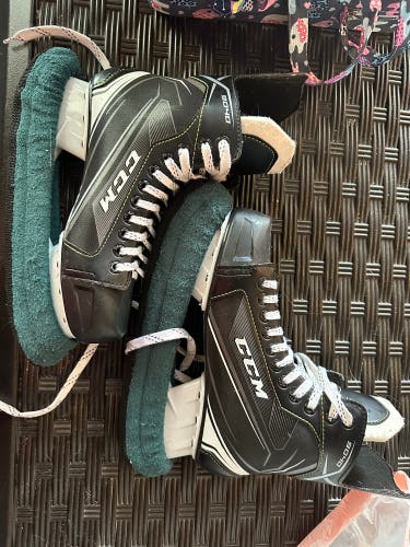 Used CCM 9 Tacks 9040 Hockey Skates