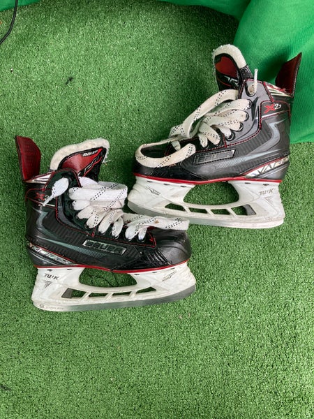 Used Junior Bauer Vapor X2.7 Hockey Skates Regular Width Size 2.5