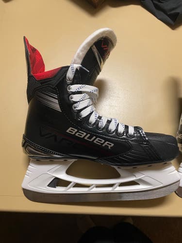 New Senior Bauer 9 Vapor X4 Hockey Skates