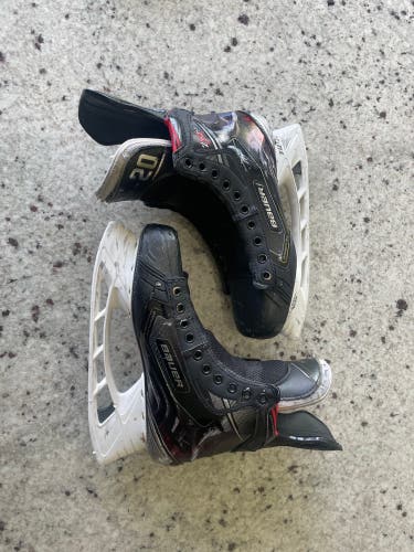 Used Bauer Regular Width Size 9.5 Vapor 2X Pro Hockey Skates