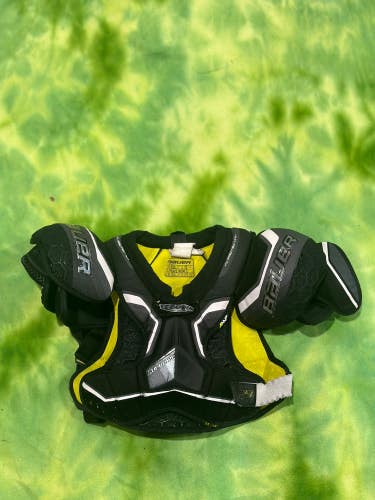 Used Medium Junior Bauer Supreme 2S Shoulder Pads