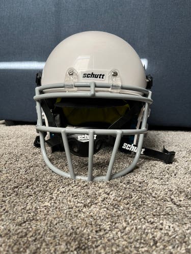Schutt air standard v football helmet