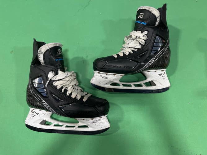 Used Intermediate True Pro Custom Hockey Skates Regular Width Size 6