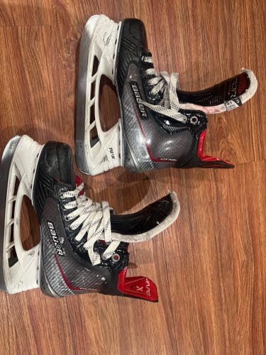 Used Intermediate Bauer Vapor XLTX Pro Hockey Skates Size 5.5