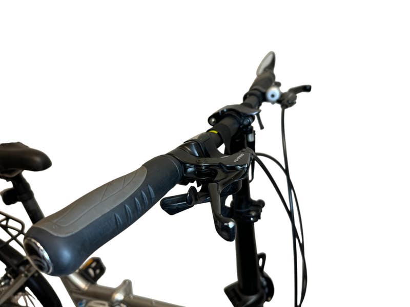 Giant Express Way 折りたたみ自転車 20インチ黒 ジャンク品 Giant Express Way 折りたたみ自転車 20インチ黒 ジャンク品