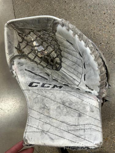 White Used Intermediate CCM E3.5 Goalie Glove