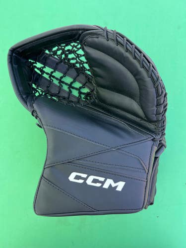 Junior CCM Axis 2.5 Goalie Glove