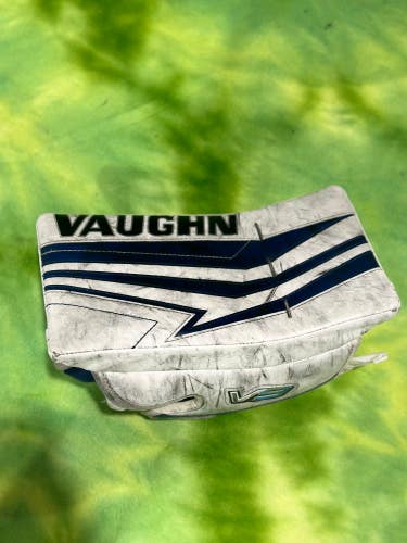 White Used Junior Vaughn Velocity V9 Goalie Gloves & Blockers Regular