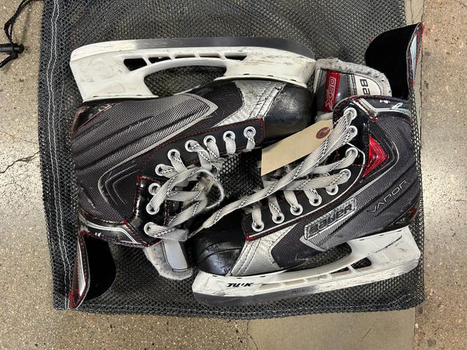 Used Intermediate Bauer Vapor x50 Hockey Skates Regular Width Size 5