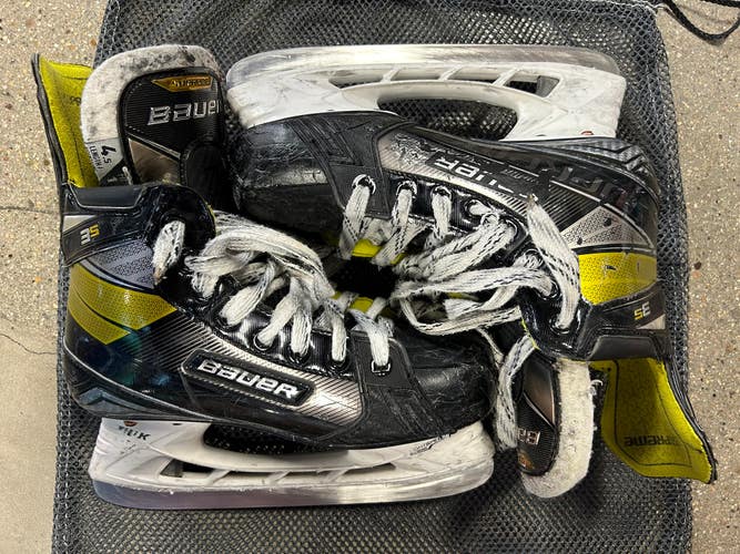 Used Intermediate Bauer Supreme 3S Hockey Skates Size 4.5