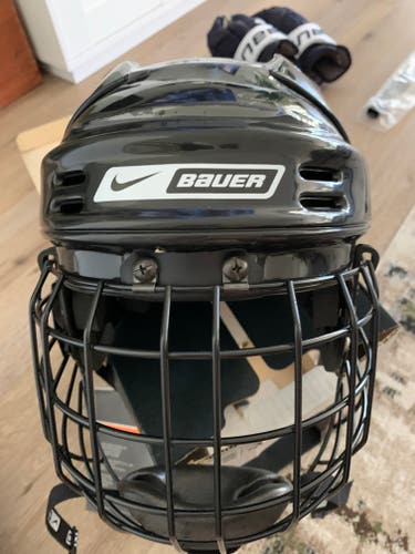 New Nike Bauer 1500 Hockey Helmet Combo large with cage face black CSA ice mask