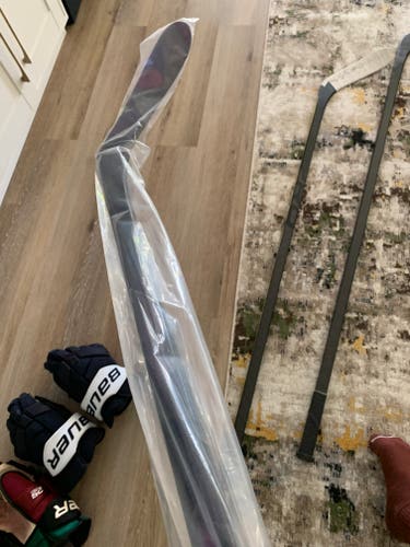 New Senior PRO P28 Right Handed Hockey Stick P28 Pro Stock PASTRNAK