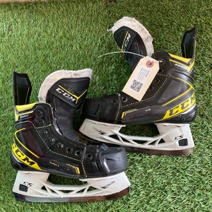 Used CCM Super Tacks 9380 Hockey Skates Regular Width Size 2.5 - Junior