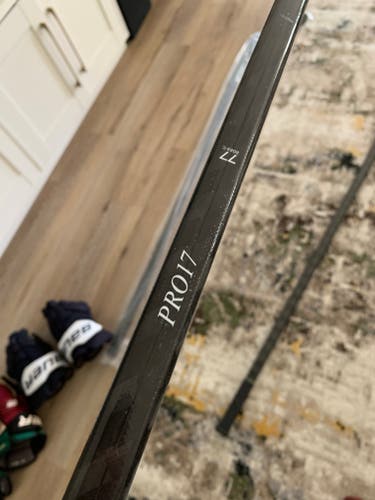 New Senior PRO P28 Right Handed Hockey Stick P28 Pro Stock KOVALCHUK