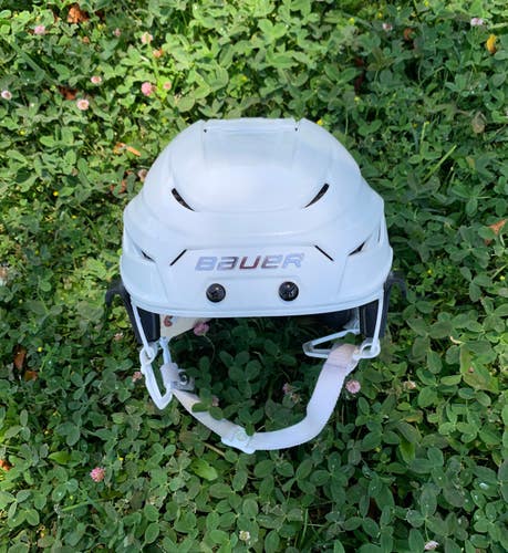 Used Small Bauer Hyperlite 2 Helmet