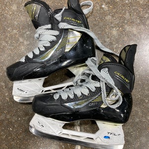 True Catalyst 7 Hockey Skates | INT 4 | Regular