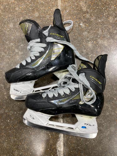 True Catalyst 7 Hockey Skates | INT 4 | Regular