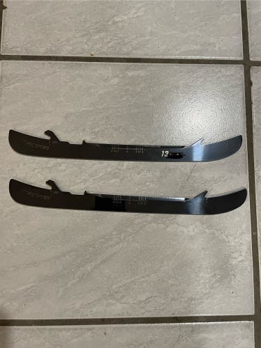 Brand New Bauer Fly-Ti 280mm with Quad Profile