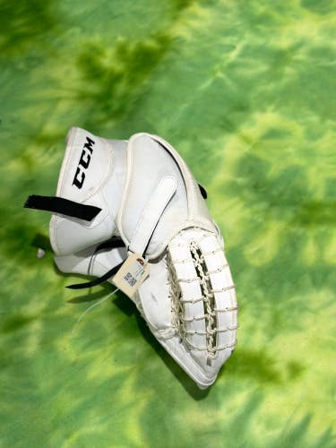White Used Senior CCM E4.9 Goalie Gloves