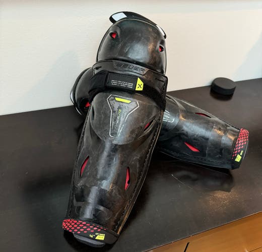Bauer Vapor Hyperlite Shinguards 14”