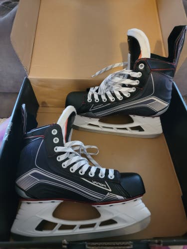 Used Senior Bauer Hockey Skates Regular Width 8.5