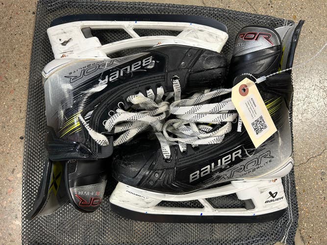 Used Intermediate Bauer Vapor Hyperlite 2 Hockey Skates (Fit 2) Size 6