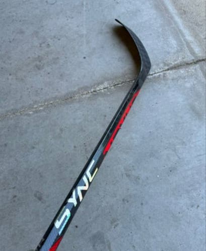 Used Senior Bauer Right Handed P28  77 Flex Pro Stock Nexus Sync Hockey  Stick   *JACK HUGHES *