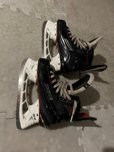 Used Junior Bauer Vapor X900 Hockey Skates Regular Width Size 3.5