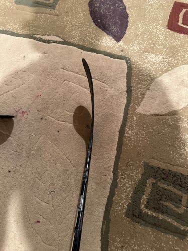 Used Bauer Right Handed P28 Pro Stock Vapor Hyperlite 2 Hockey Stick