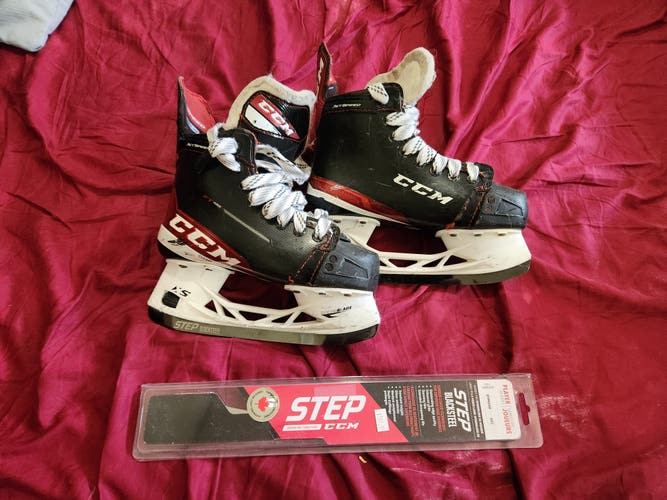 Used Junior CCM JetSpeed FT485 Hockey Skates Regular Width Size 3