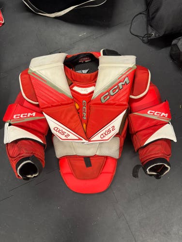 CCM Axis 2 Sr M Chest Protector