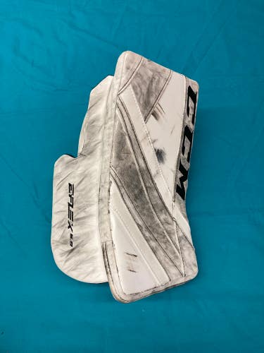 White Used Senior CCM EFLEX 5.9 Goalie Gloves & Blockers Regular