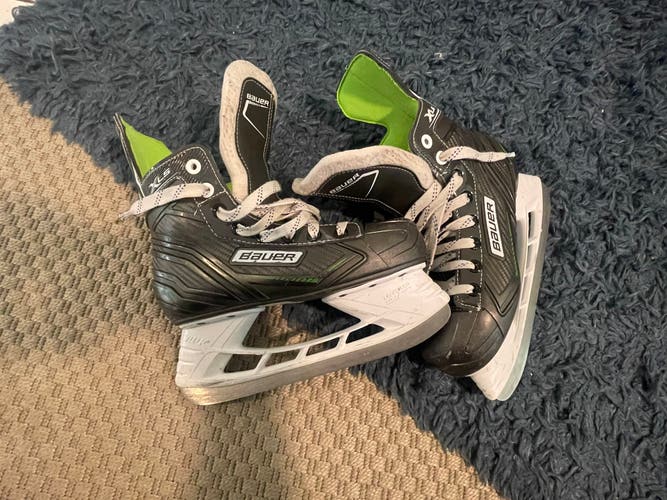 Used Junior Bauer Regular Width  Size 3 XLS Hockey Skates