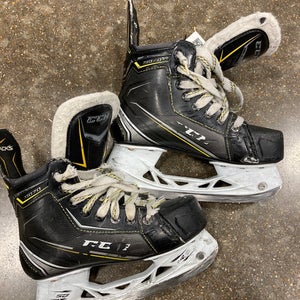 Used Junior CCM Tacks 9070 Hockey Skates Size 2