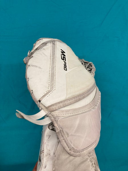 Bauer M5 Pro Goalie Glove | Senior Regular