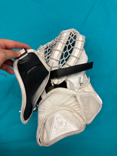 Bauer M5 Pro Goalie Glove | Senior Regular