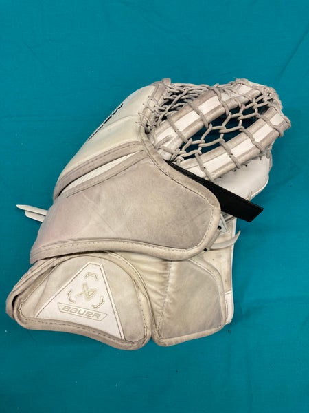 Bauer M5 Pro Goalie Glove | Senior Regular