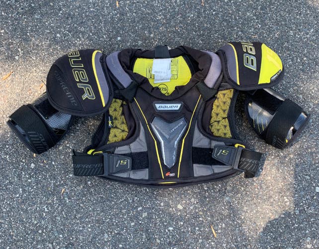 Used Small Junior Bauer Supreme 1S Shoulder Pads