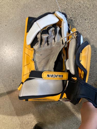 Yellow Used Senior Vaughn Velocity V9 Goalie Gloves & Blockers Regular