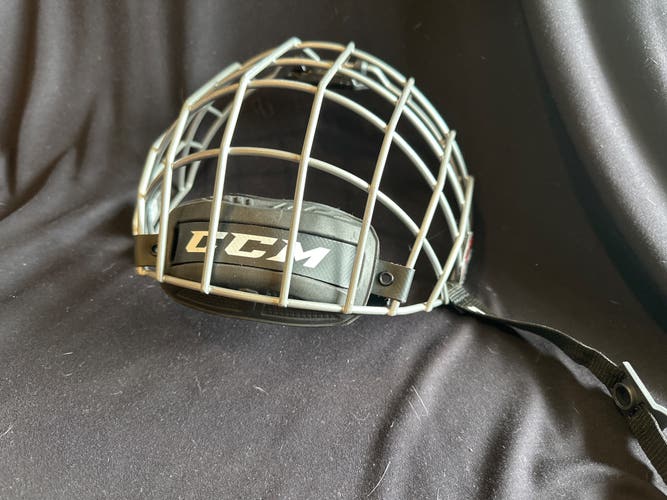 CCM FM JR helmet cage
