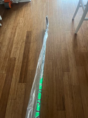 Brand New- Bauer Hyperlite 2 P28 77 Flex Right- Uncut