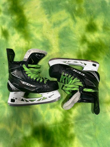Used Junior CCM RibCor 76K Hockey Skates Regular Width Size 2