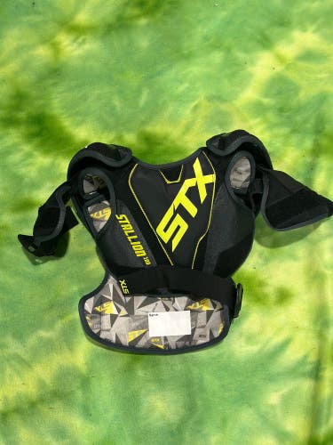 Used Small Youth STX Stallion 100 Shoulder Pads