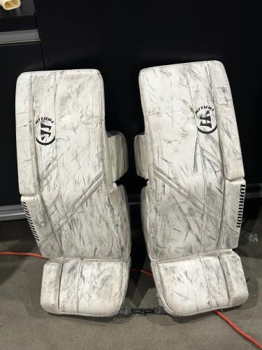 White Used 31" Intermediate Warrior Ritual G5 Goalie Leg Pads