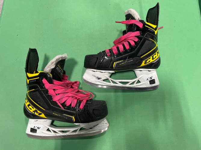 Used Junior CCM Super Tacks 9380 Hockey Skates Regular Width Size 2.5