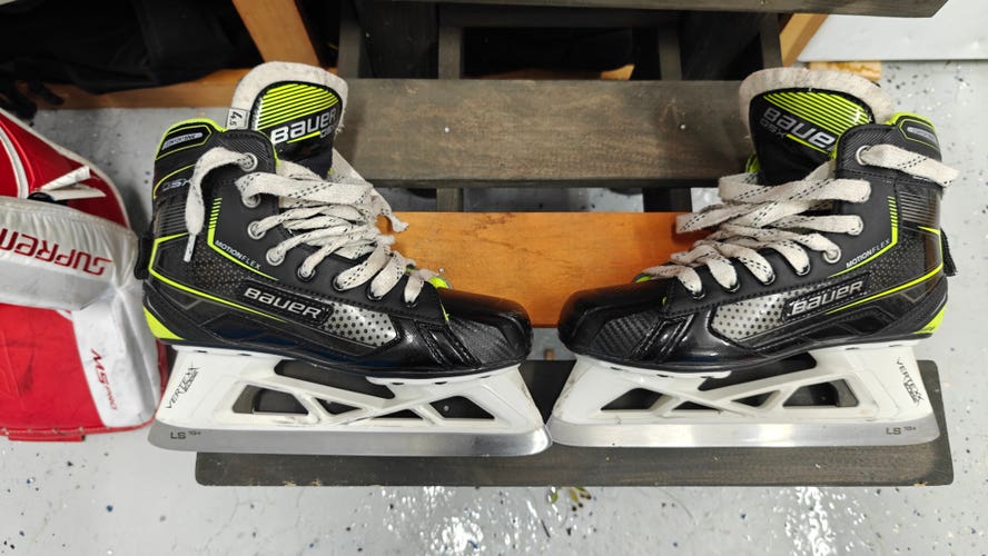 Used Intermediate Bauer GSX Hockey Goalie Skates Regular Width Size 4.5