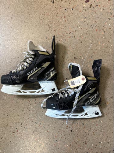 Used Senior CCM Tacks AS-570 Hockey Skates Regular Width 8